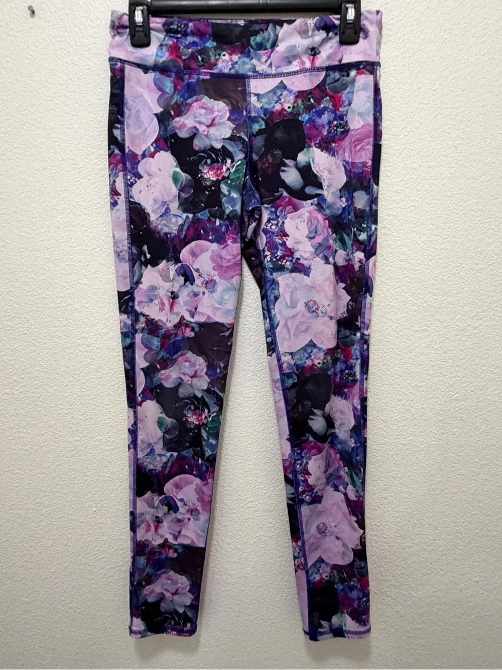 Old Navy Go Dry purple floral ankle length leggings,